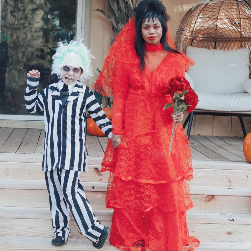 Lydia Deetz red wedding dress